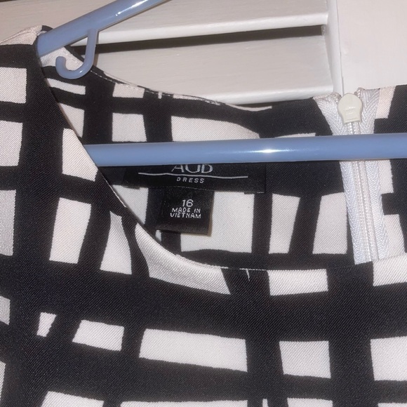 AGB Chic Black and White Grid Midi Dress - Picture 5 of 8